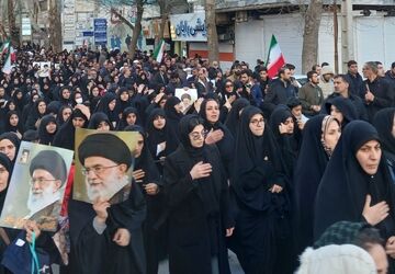 شیر زنان لرستان برای دفاع از میهن به میدان می‌آیند