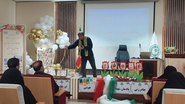 آموزش ضمن خدمت مربیان پیشتازان مدارس در دبستان آرمینه مصلی نژاد 