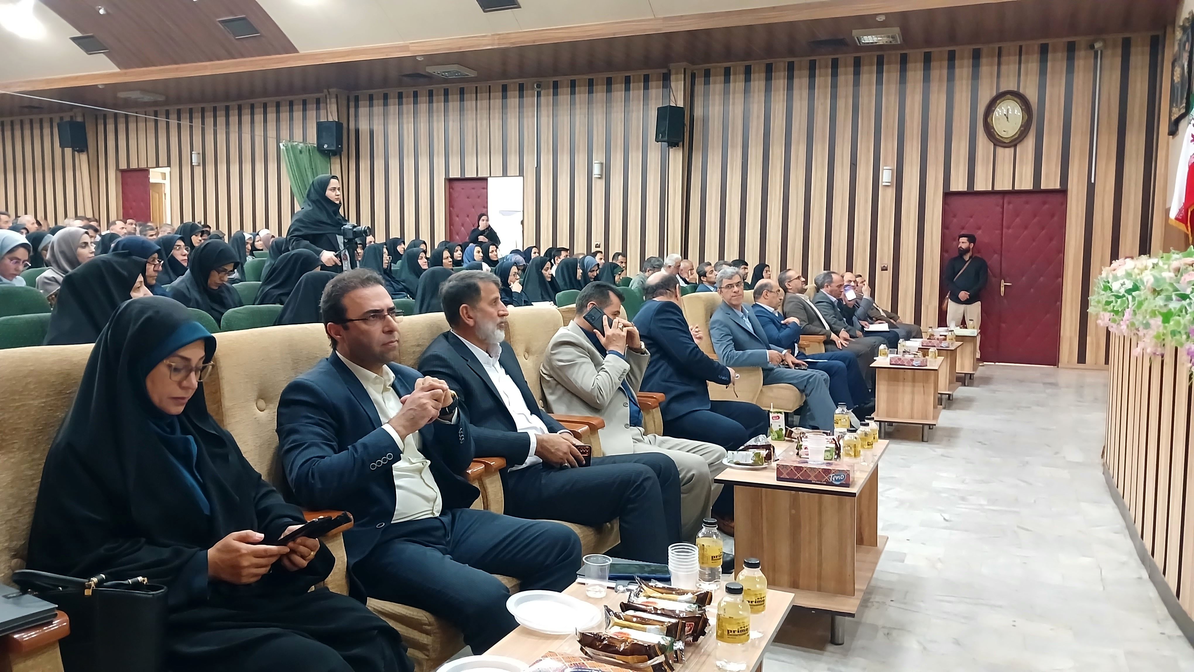 نشست معاون متوسطه وزارت آموزش و پرورش با مدیران مدارس متوسطه استان البرز 