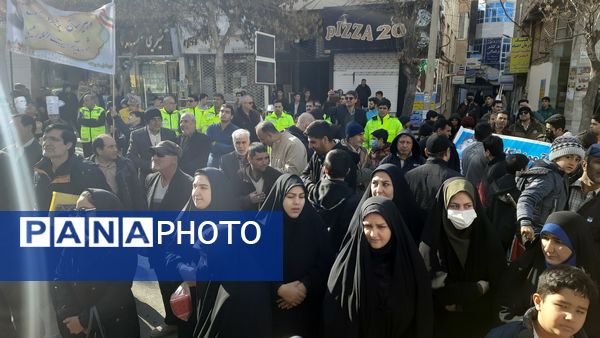نخستین روز از دهه مبارک فجر با برگزاری برنامه‌های فرهنگی و مذهبی متنوع در شهرستان اسفراین