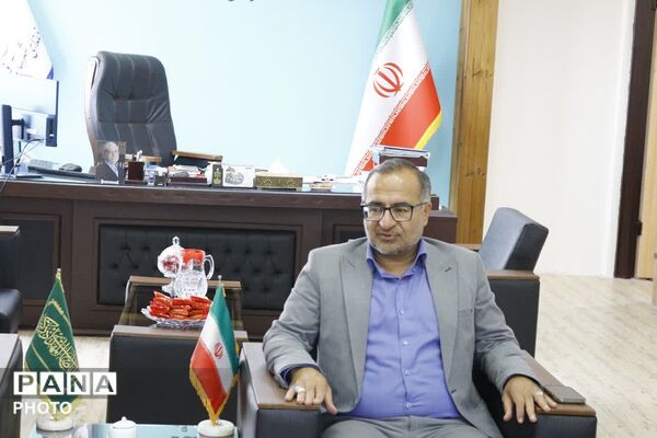 تجلیل فرماندار فیروزکوه از کارکنان حراست 