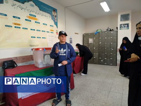 مردم شهرستان فاروج همدل و یکصدا پای صندوق‌های رأی 