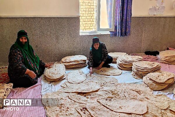سومین روز از پخت نان  برای پذیرایی از زائران بدرقه آقای  شهید ایران در شهر بار نیشابور