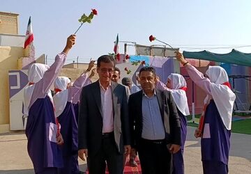 جشن عاطفه‌های نمادین استانی در دبستان دخترانه دانا دو بندرعباس