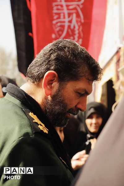 حضور فرمانده سپاه تهران در میان خیل زائران جاماندگان اربعین