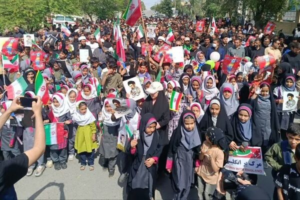 دانش‌آموزان کهنوجی به یاد دانش‌آموزان مینابی 