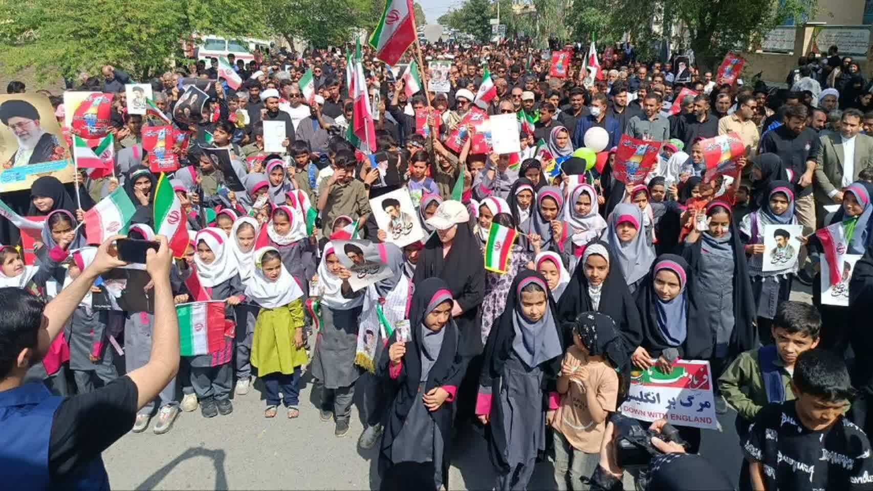 دانش‌آموزان کهنوجی به یاد دانش‌آموزان مینابی 