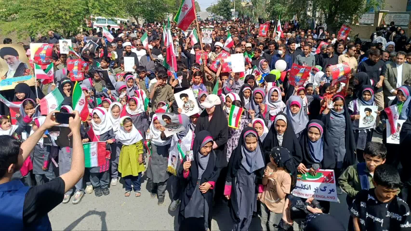 دانش‌آموزان کهنوجی به یاد دانش‌آموزان مینابی 