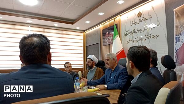 آیین سپاس معلم در ناحیه ۳ تبریز 