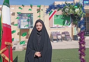 نواختن زنگ انقلاب در دبیرستان حجاب شهرستان بافق 