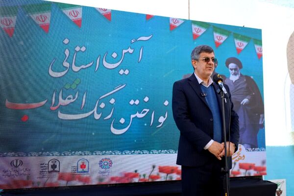 آیین نمادین نواختن «گلبانگ انقلاب اسلامی » در مدرسه احمد فتاحی ناحیه دو یزد