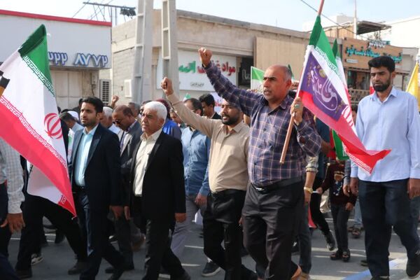 مردم بندرخمیر با حضور یکپارچه در ۲۲ بهمن اقتدار خود را فریاد زدند