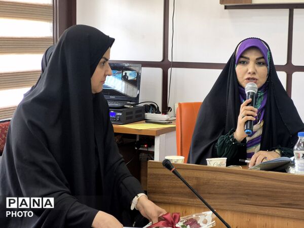 معلمان نمونه در قاب افتخار آموزش و پرورش منطقه ۵