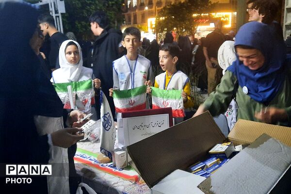 برپایی ایستگاه سلامت با حضور سفیران سلامت دانش‌آموزی ناحیه 2 شهرری در میدان نماز