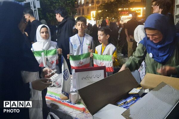 برپایی ایستگاه سلامت با حضور سفیران سلامت دانش‌آموزی ناحیه 2 شهرری در میدان نماز