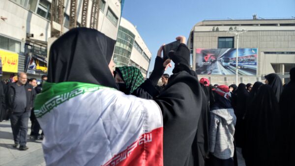 راهپیمایی به مناسبت ۱۳ آبان در میدان شهدا 
