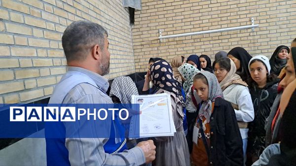 مسابقات طناب‌کشی و دارت در سالن زینبه شهرستان شیروان