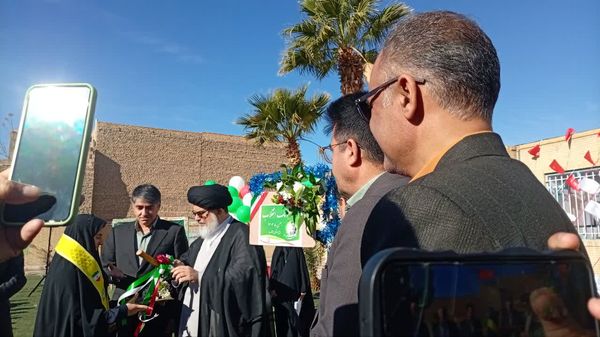 آئین نواختن زنگ انقلاب در دبیرستان حجاب بافق