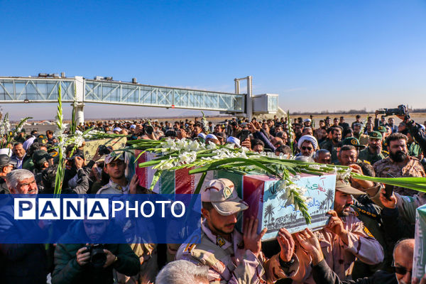  استقبال مردم ارومیه از شهدای گمنام دفاع مقدس