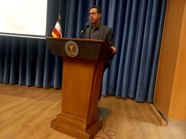 اولین مجمع عمومی انجمن اولیا ومربیان دبیرستان آرمینه مصلی نژاد ناحیه ۶
