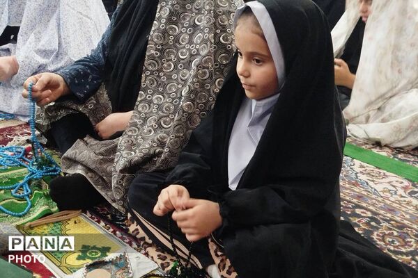 دانش‌آموزان بهارستان؛ جلوه‌گر پیوند مدرسه با معنویت در نماز جمعه