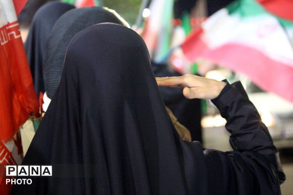 خیابان‌ها بیدارند، ملت در کنار وطن