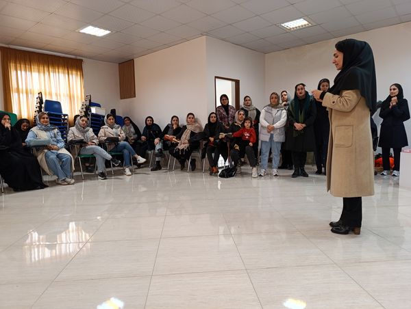 جشنواره کیک و شیرینی در مدرسه مهر و ماه آشخانه 