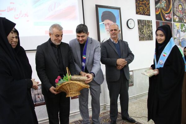 همایش «یاوران انقلاب» پیشتازان هنرستان شهریار تبریز
