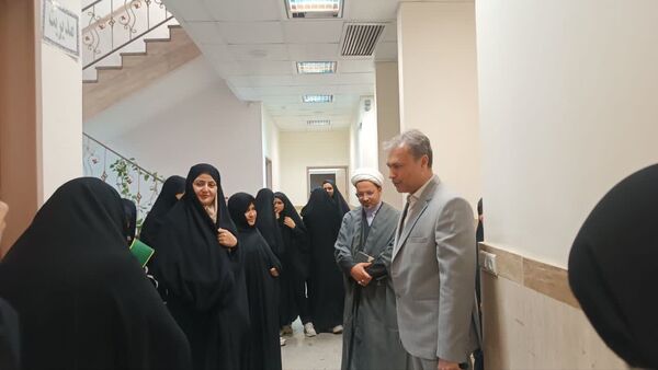 بازدید مسئولین اداره آموزش و پرورش از حوزه علمیه مکتب نرجس کاشمر