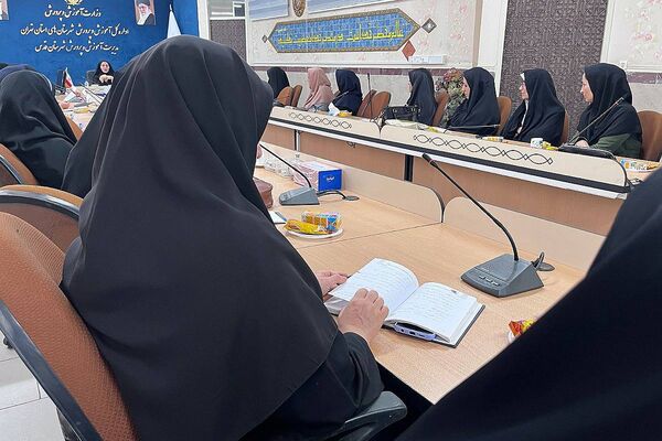 جلسه عفاف و حجاب با موضوع نقش زن در دفاع از حریم ولایت و زیست عفیفانه