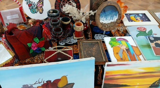 هنرمندان در هفته فرهنگی هنری ماها آثار خود را ارائه کردند