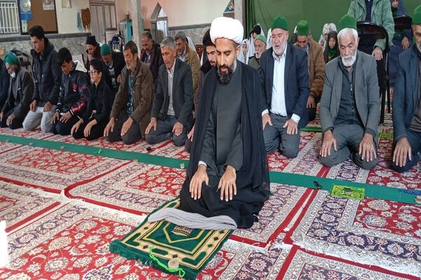 آخرین روز از اعتکاف دانش آموزی انس با خدا  در مسجد جامع شهر بار نیشابور