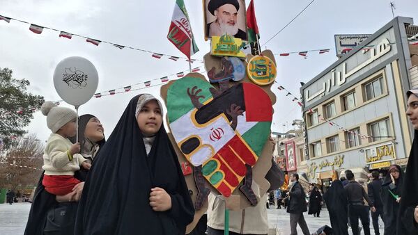 شکوه حضور نوجوانان در راهپیمایی 22 بهمن مردم قم