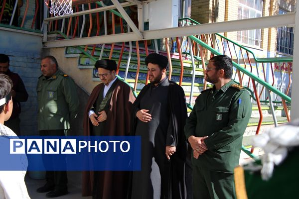 عطر شهادت در کلاس درس؛ دانش‌آموزان سامان میزبان پیکر پاک شهید گمنام شدند