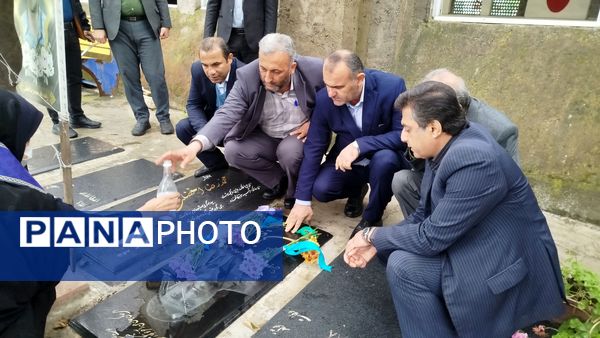 غباروبی از مزار شهدای فرهنگی به‌مناسبت هفته گرامیداشت معلم