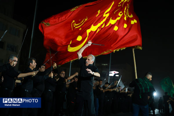 مراسم عزاداری شب تاسوعای حسینی در میدان منیریه تهران