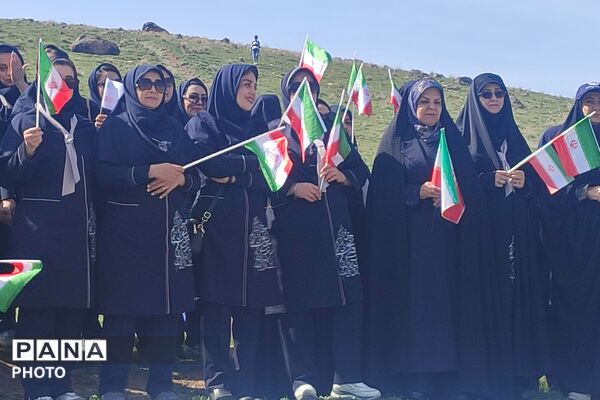 پاکسازی داوطلبانه محیط زیست توسط کارکنان مدارس طرح نو شهرستان پردیس