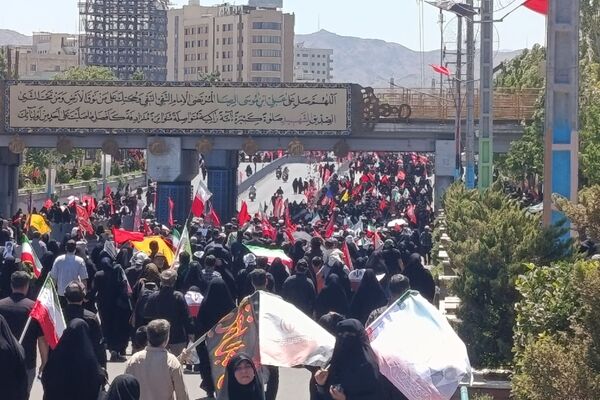 وداع باشکوه مردم مشهد با رهبر شهید؛ حضور حماسی از کودک تا سالمند