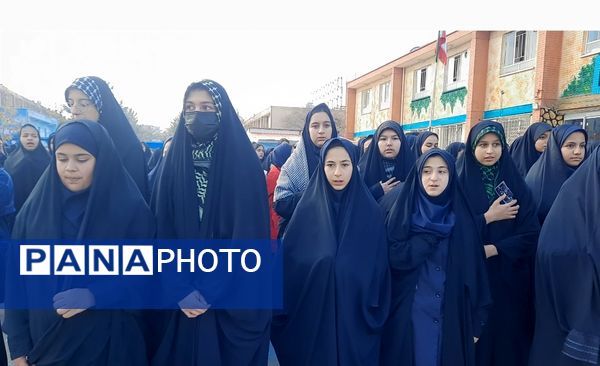 وداع دانش‌آموزان دبیرستان فرهنگیان ناحیه ۷ با شهید گمنام 