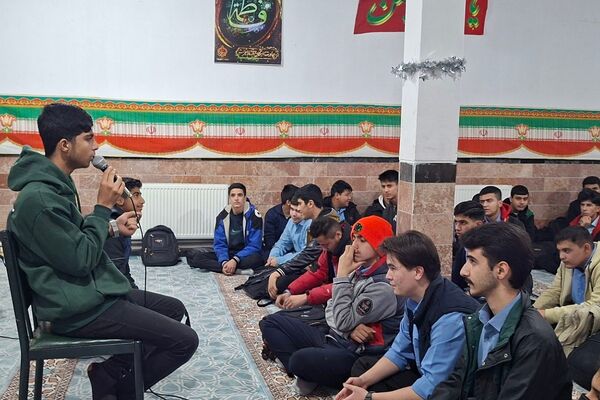 هنرنمایی دانش‌آموزان مدارس ناحیه دو شهرری در جشن میلاد حضرت فاطمه (س)