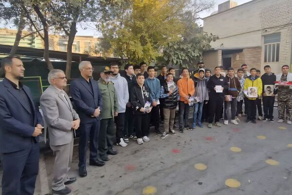نواختن زنگ هفته بسیج در دبیرستان عرفان