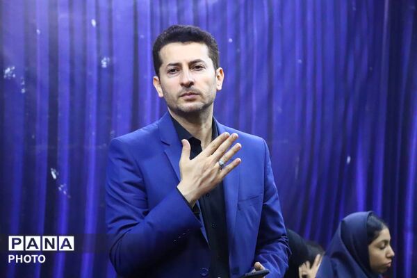 سوگواره شبانه دانش آموزان تبریز در تجمعات مردمی برای رهبر شهید