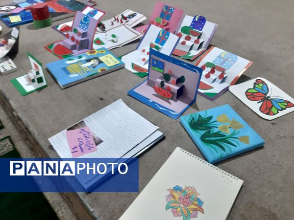 نمایشگاه دست سازه های دانش آموزان دبیرستان بهار آزادی