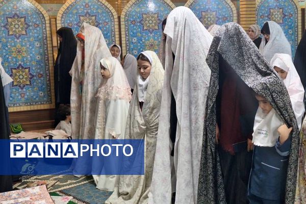 طرح نورانی «هم سجاده با مادر» در دبستان حکمت نبوی ناحیه دو شهرری 