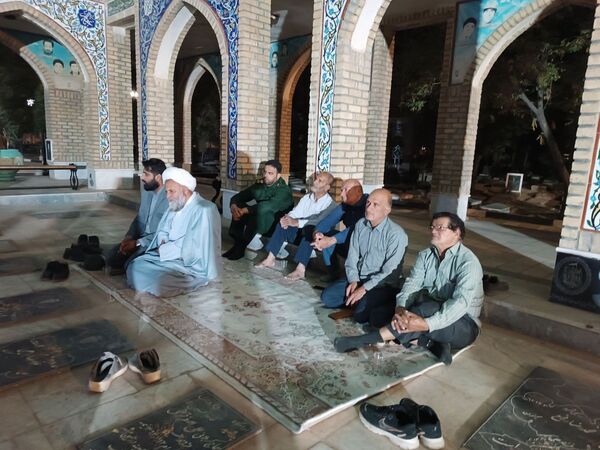 مراسم قرائت زیارت عاشورا به‌مناسبت هفته دفاع مقدس در مزار شهدای خلیل آباد