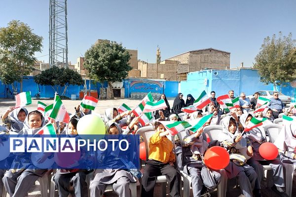 آغاز فصل نو آموزش با حضور شکوفه‌های کلای اولی در کهریزک 