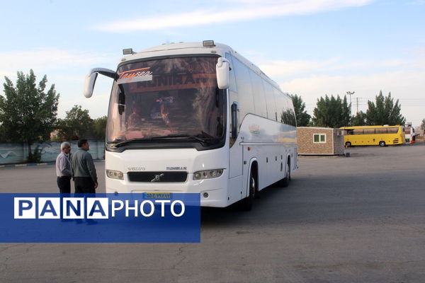 دانش آموزان بوشهر برای دیدار با رهبر انقلاب عازم تهران شدند 