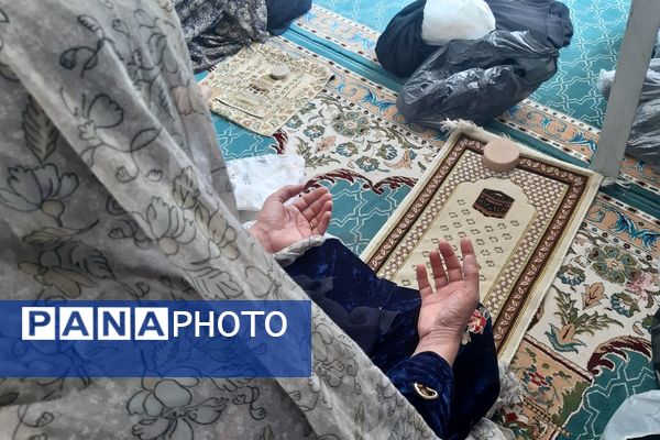 اقتدار مردم در صفوف نماز جمعه لردگان 