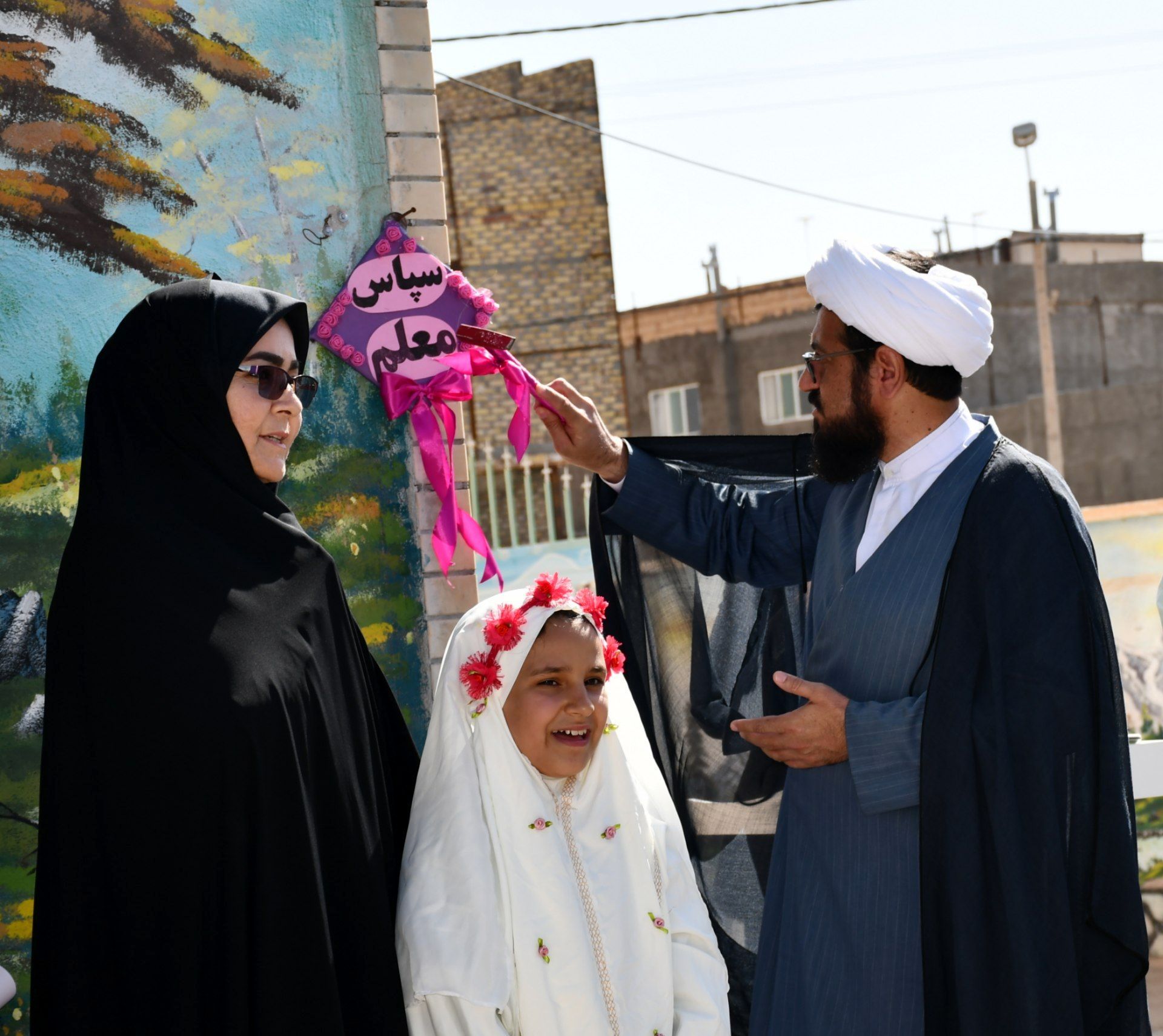  "سپاس معلم"  در مدرسه حاج حسن اسدی شهر فیض آباد مه‌ولات