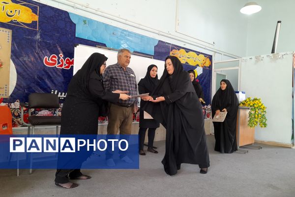  انتخابات انجمن اولیا و مربیان دبیرستان شاهد فیض